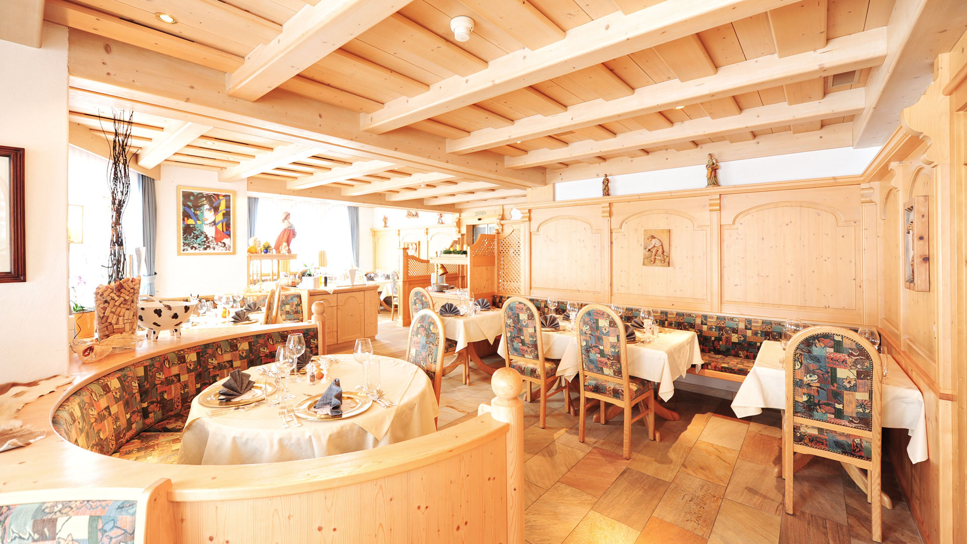 Frühstücksraum - Country Wellnesshotel Bündnerhof Samnaun Dorf Frühstücksraum - Country Wellnesshotel Bündnerhof Samnaun Dorf