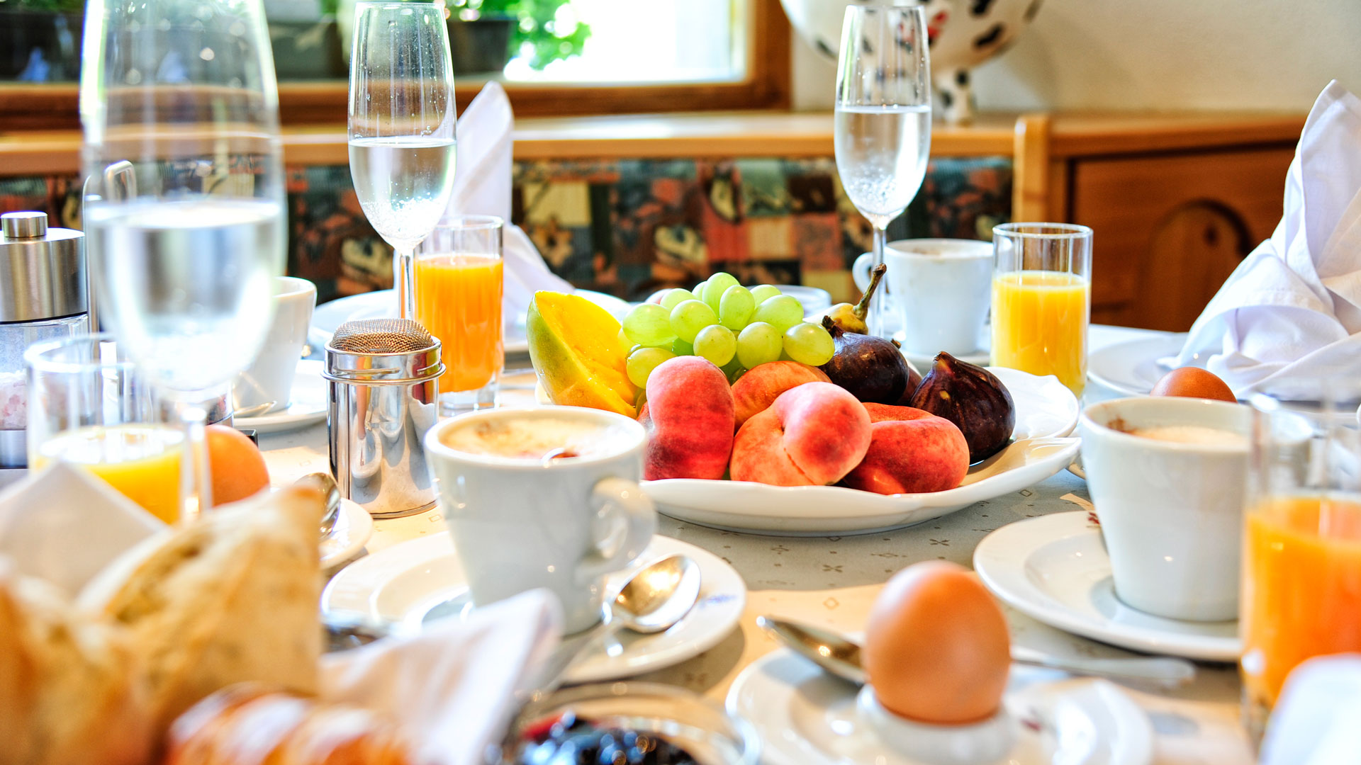 Swiss Frühstück im Country Wellnesshotel Bündnerhof Swiss Frühstück im Country Wellnesshotel Bündnerhof